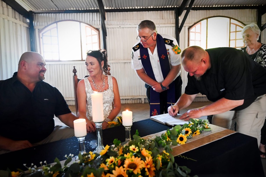 Wedding ceremony by Dr. Gerrit Rademeyer in Vrede